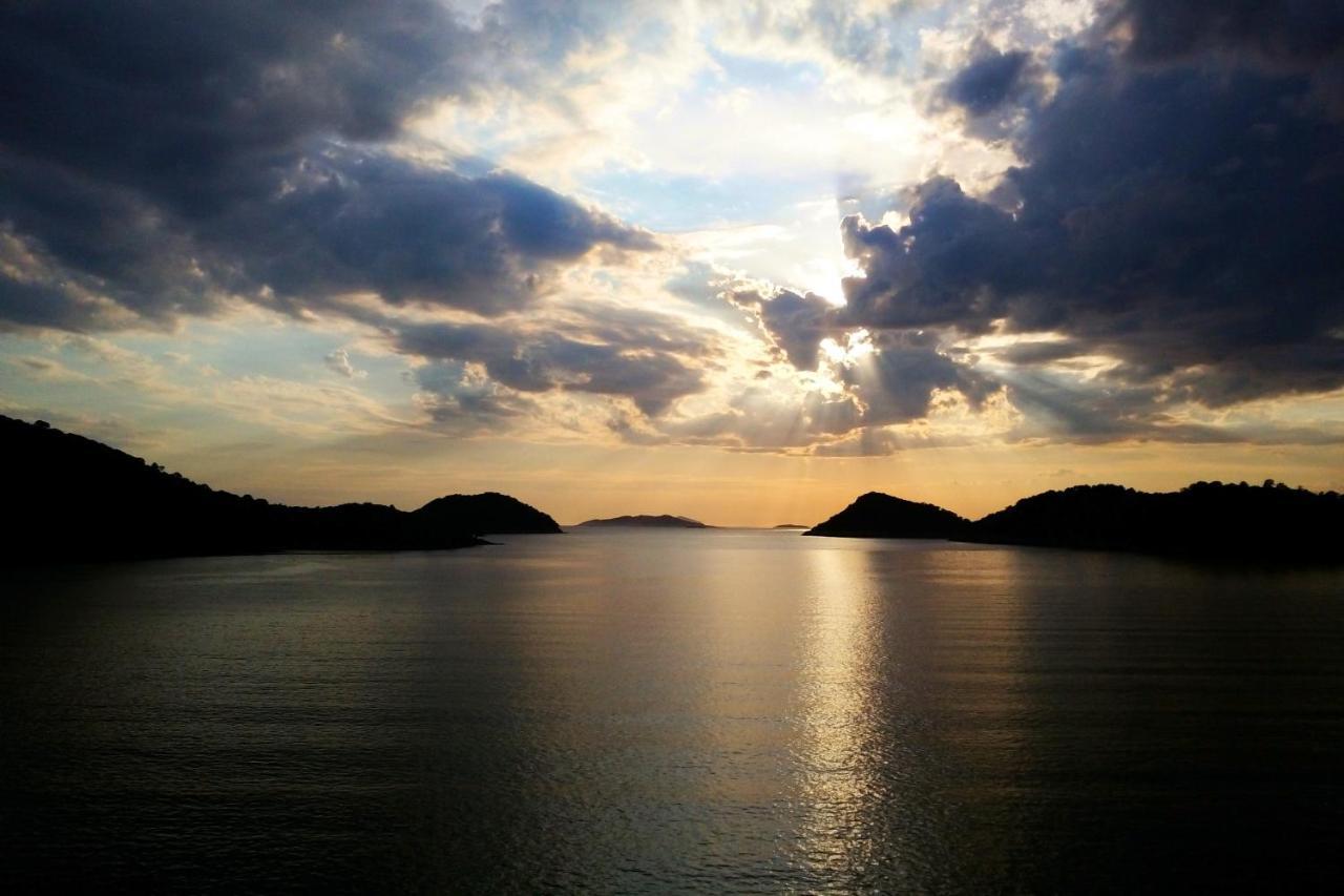 Apartments By The Sea Ubli, Lastovo - 8354 Uble Εξωτερικό φωτογραφία
